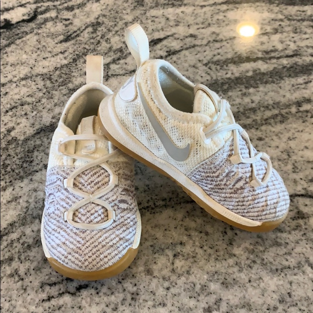 Toddler boy Nike tennis shoe